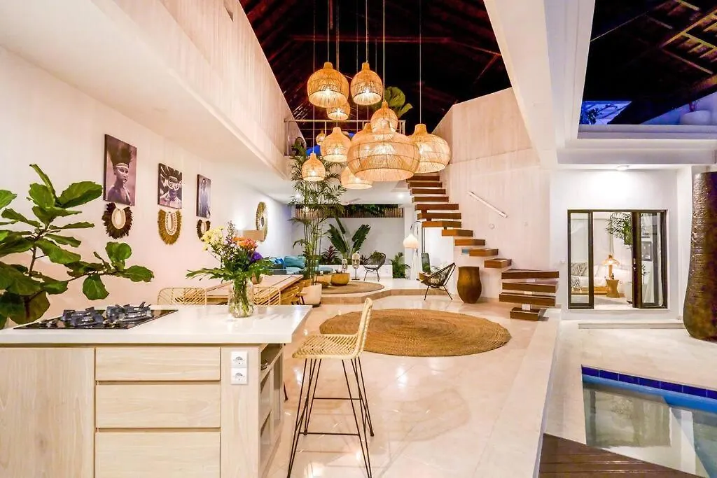 Boho-Chic Canggu Villa Near Cafe Del Mar, 5-Minute Walk To Beach  Canggu (Bali)
